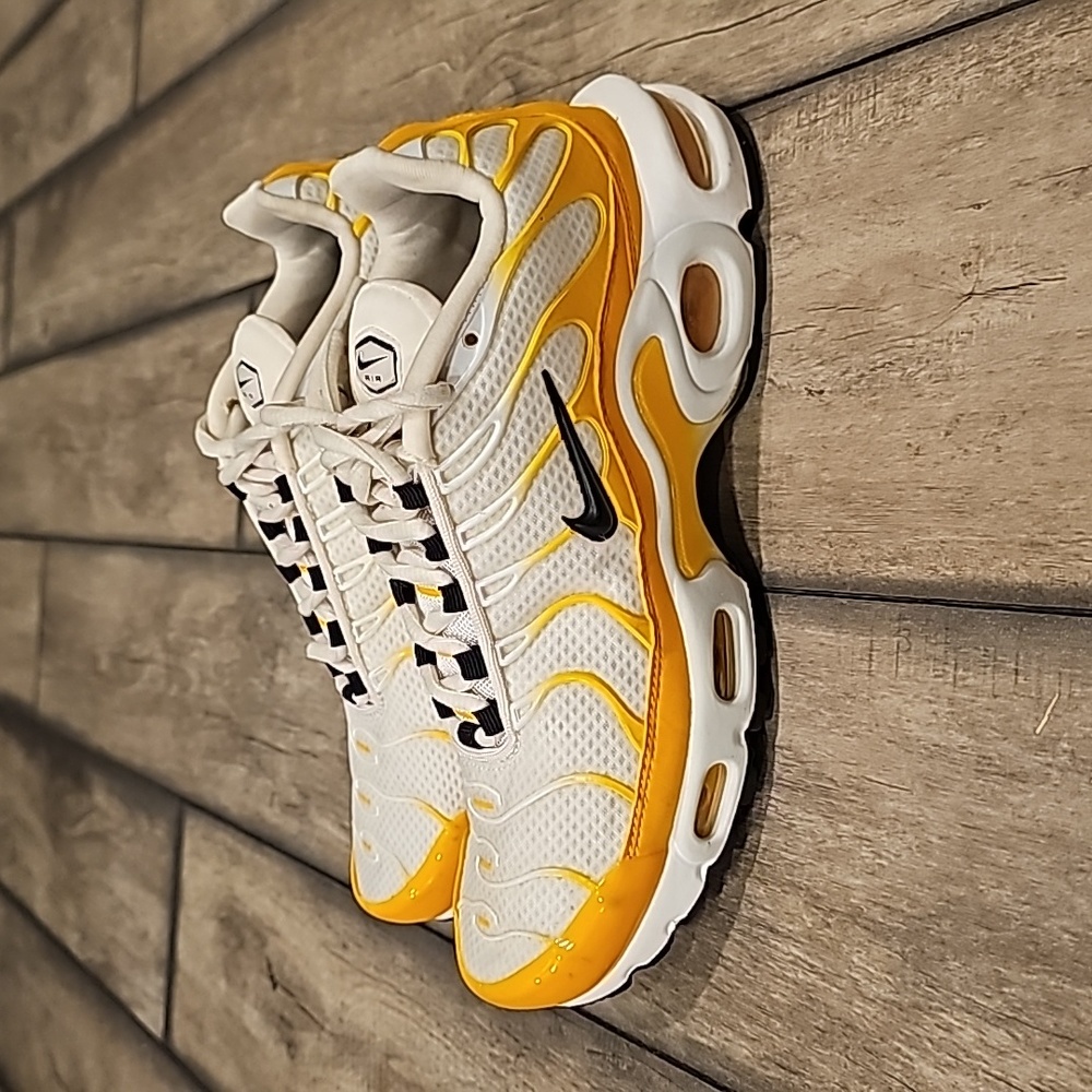 Nike Airmax Plus Women's, Size 7 Gold/White